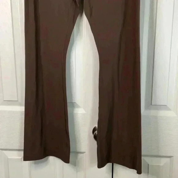 All in Motion Soft Ultra High-Rise Flare
Leggings - Dark Brown Size 1X - Picture 6 of 10